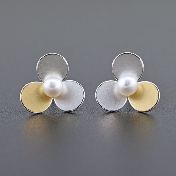 Lucky Clover Earrings with Pearls and 18k Gold Plating