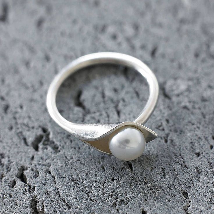Natural Leaf Ring in 925 Silver with Inlaid Pearl